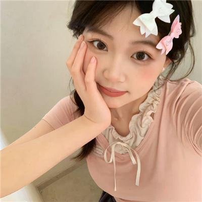 男孩在唱歌